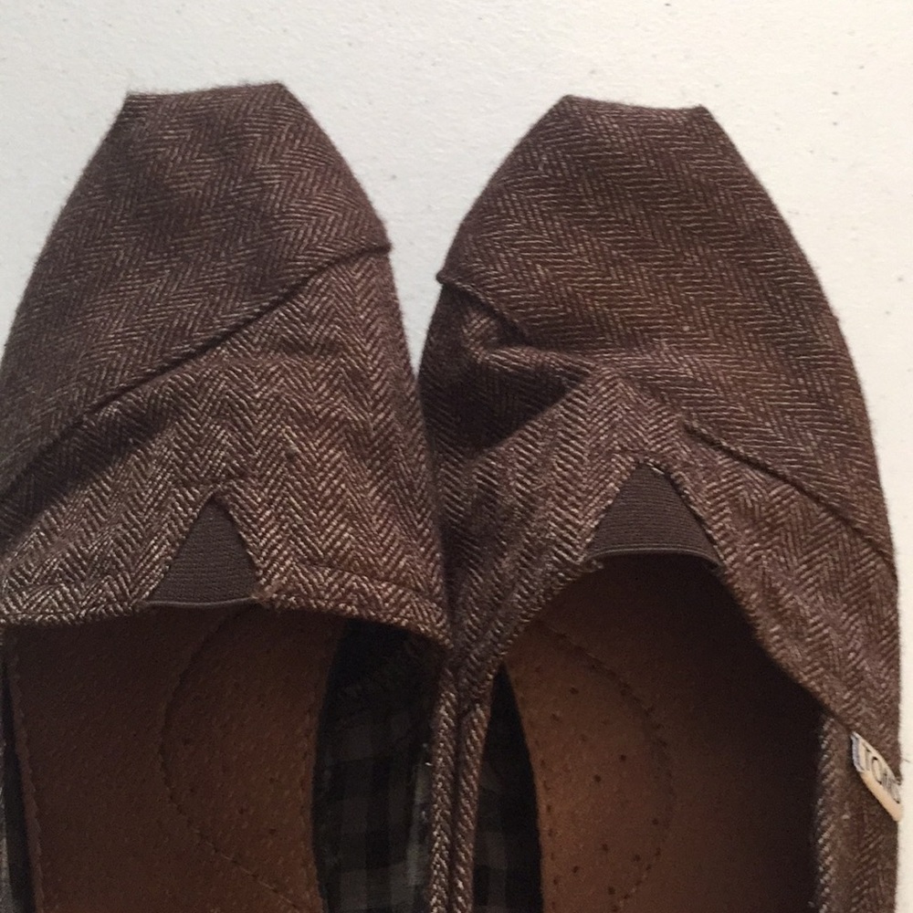 Brown TOMS